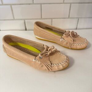 MINNETONKA 9.5 Pink woman suede leather flat fringe bow loafer moccasin comfort
